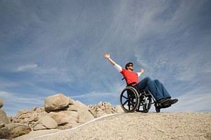 Agenturbild istockphoto mit dem Rollstuhl in die Freiheit